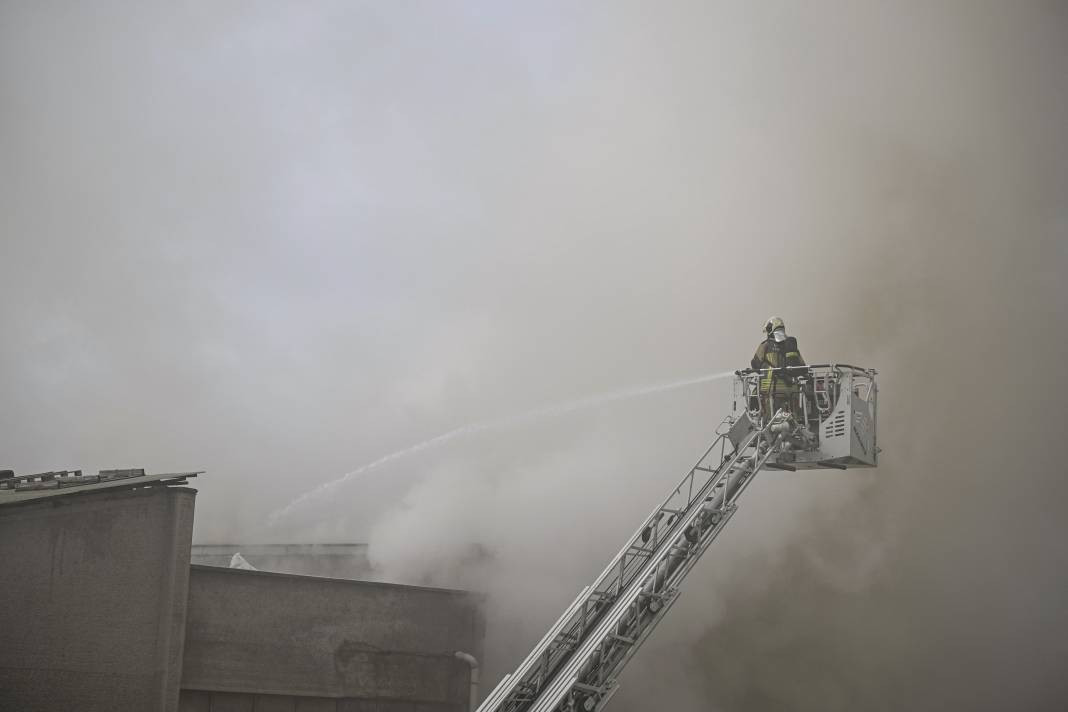 Siteler'de mobilya imalathanesinde yangın - Resim: 8